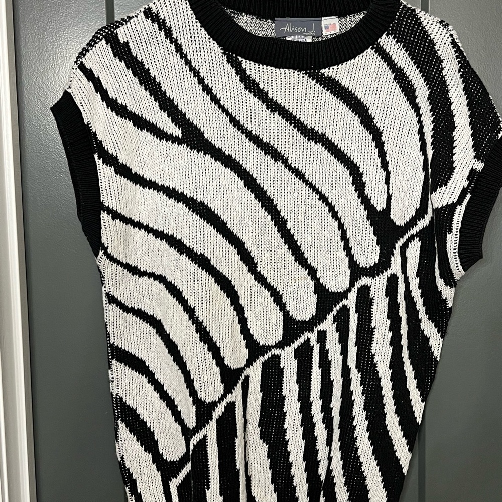 Alison J Black and White Zebra Print Sweater Vest size medium.